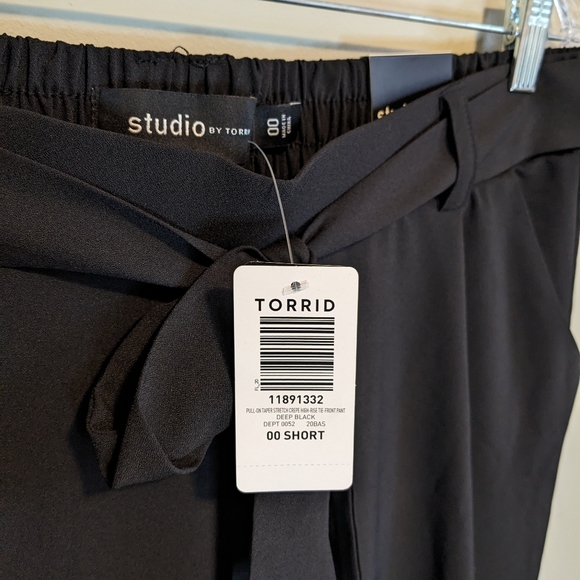 NWT Torrid Pull on Taper Tie Front Studio Stretch Pants, size 00xShort (10) - Picture 4 of 8